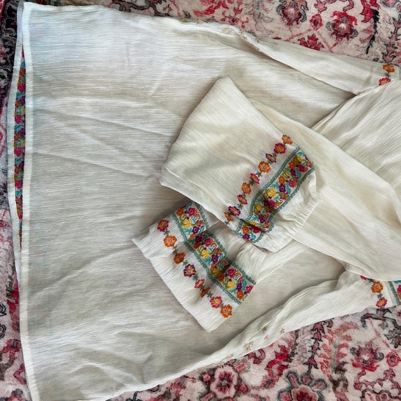 Savanna Jane embroidered top - Picture 3 of 4